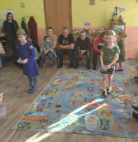 Праздник 23 февраля в детском саду – хороший повод для воспитания чувства патриотизма. Праздник 23 февраля в детском саду – хороший повод для воспитания чувства патриотизма.